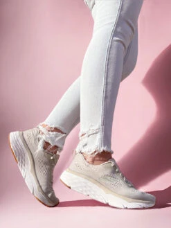 Skechers Womens Max Cushioning Elite